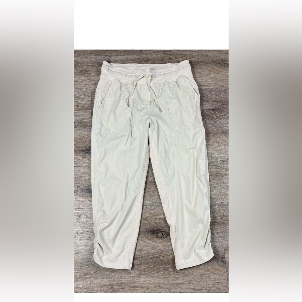 Lululemon Athletica Women's Dance Studio Mid Rise Cropped Pants Size 10 Grey